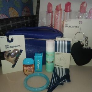 Elizabeth Arden Cosmetic Bag Bundle With Various Items